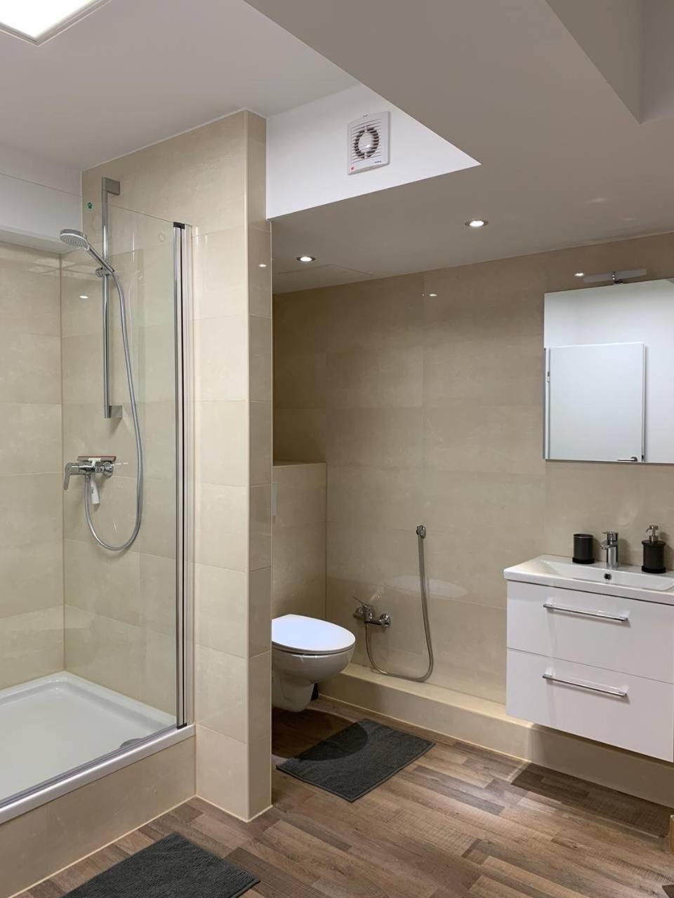 Central Private Rooms In Popular Neighborhood! 科隆 外观 照片